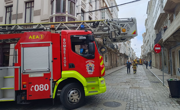 Un incendio en una cocina de A Magdalena moviliza a los Bomberos