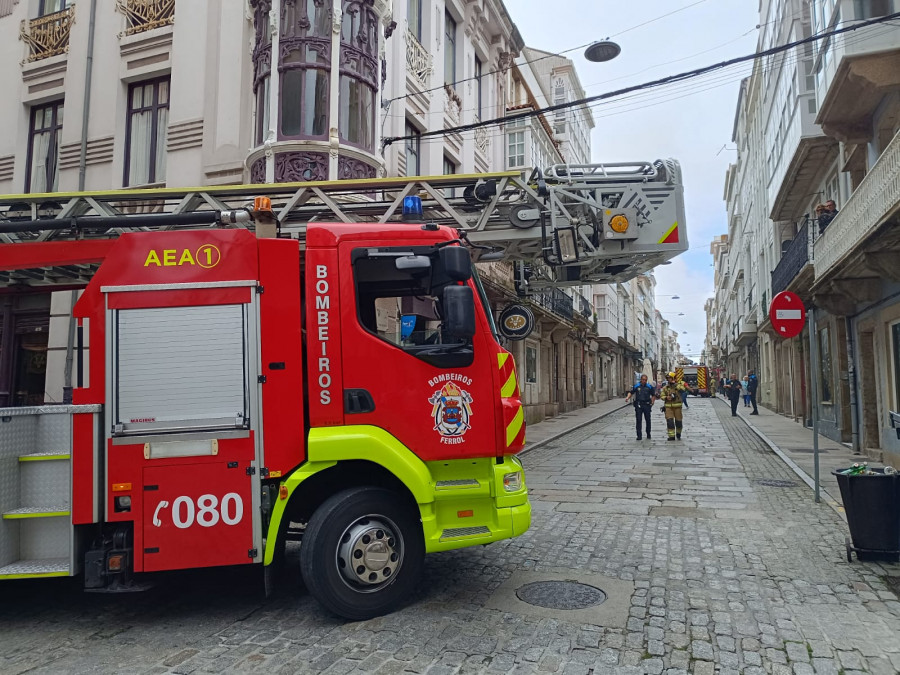 Un incendio en una cocina de A Magdalena moviliza a los Bomberos