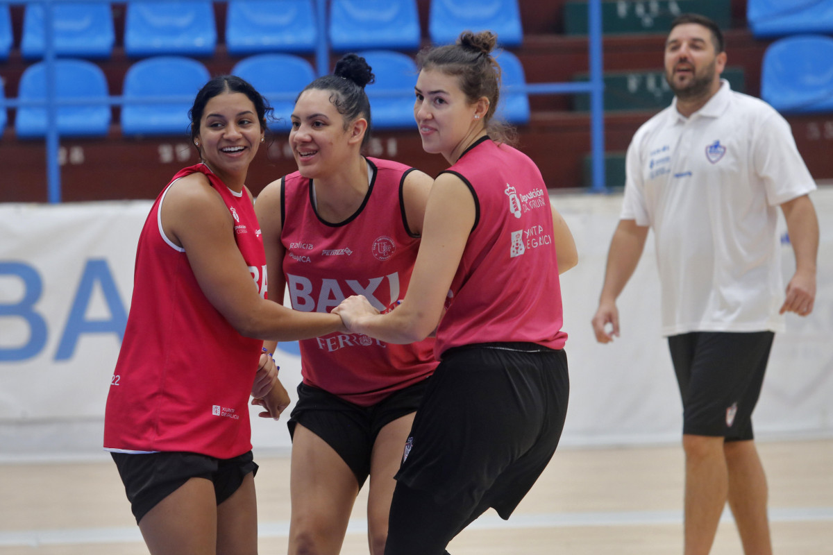 Moira Joiner, Mimi Collins y Julie Pospisilova Entrenamientro pretemporada Baxi Ferrol