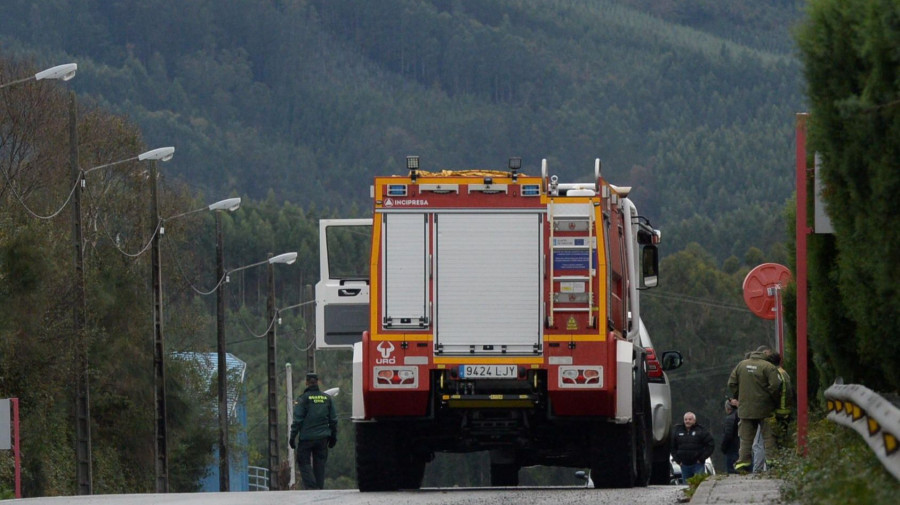 "Explosiones" y llamas en la planta de residuos de As Somozas movilizan a los efectivos comarcales