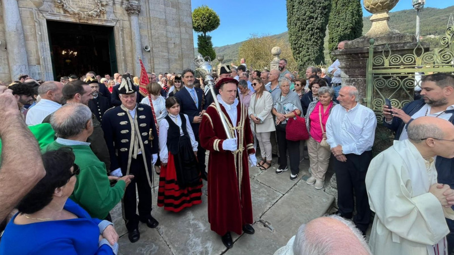 Representación de las comarcas en la ofrenda a los Remedios, patrona de la Diócesis mindoniense