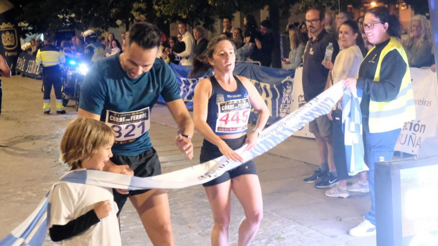 Rebeca Soto y Andrés Campos vuelan en la Nocturna Corre por Ferrol