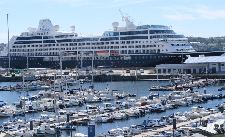 Visita a Ferrol del crucero Azamara Onward