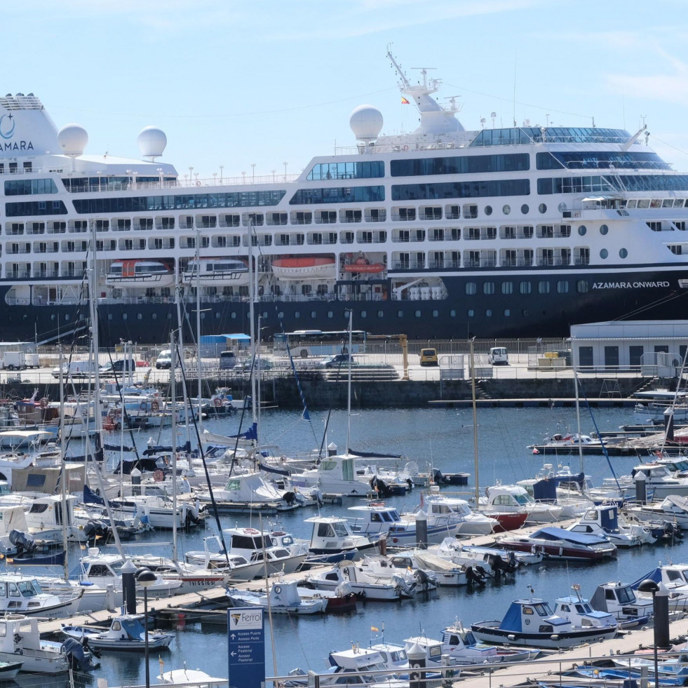 Visita a Ferrol del crucero Azamara Onward