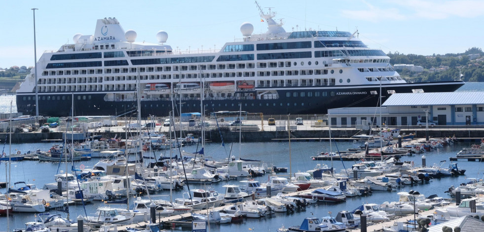 Visita a Ferrol del crucero Azamara Onward