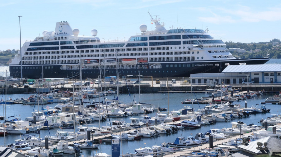 Visita a Ferrol del crucero Azamara Onward