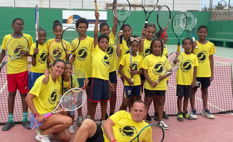 Fene y Cabo Verde, mucho más cerca gracias al tenis