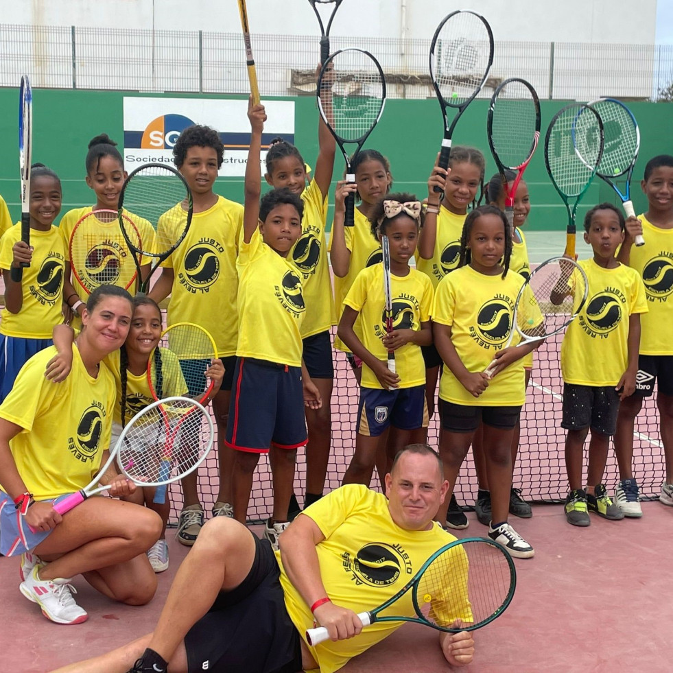 Fene y Cabo Verde, mucho más cerca gracias al tenis