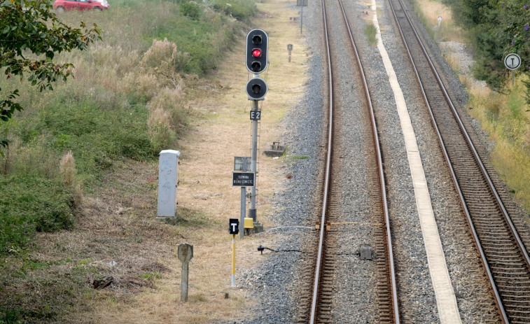 ADIF mejorará la seguridad en 14 tramos de la línea Betanzos-Ferrol