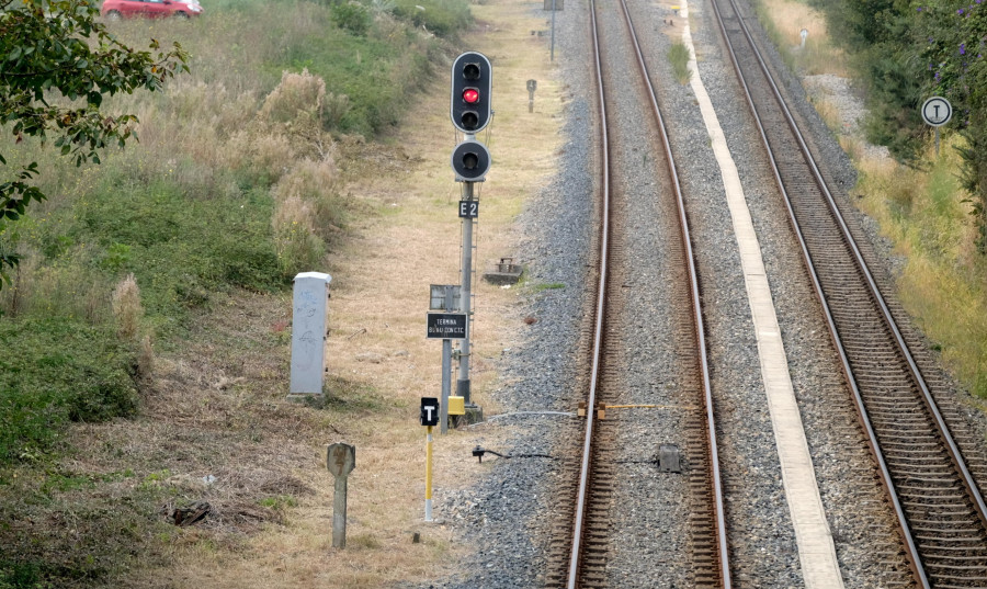 ADIF mejorará la seguridad en 14 tramos de la línea Betanzos-Ferrol