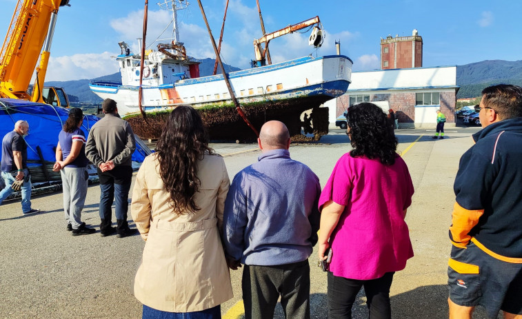 El Artal sale del muelle de Cariño después de 13 años de inactividad