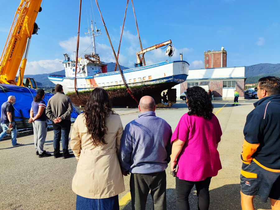 El Artal sale del muelle de Cariño después de 13 años de inactividad