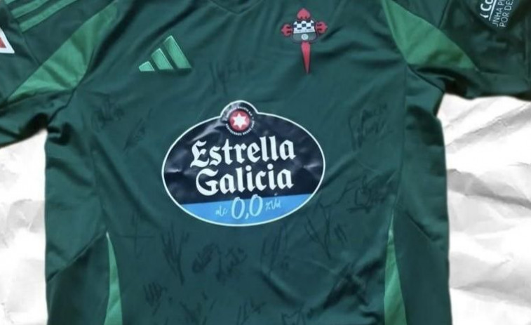 Los seguidores del Racing pueden hacerse con una camiseta firmada en la I Gala Parkinson Ferrol