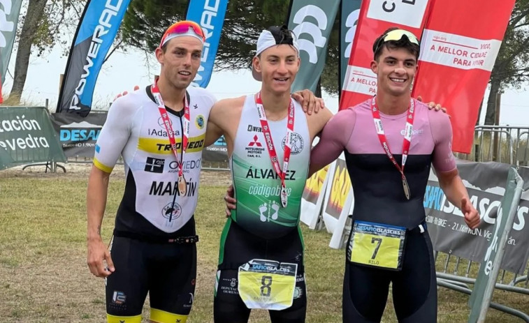 El triatleta Álex Rilo, inesperado bronce gallego en su debut de media distancia