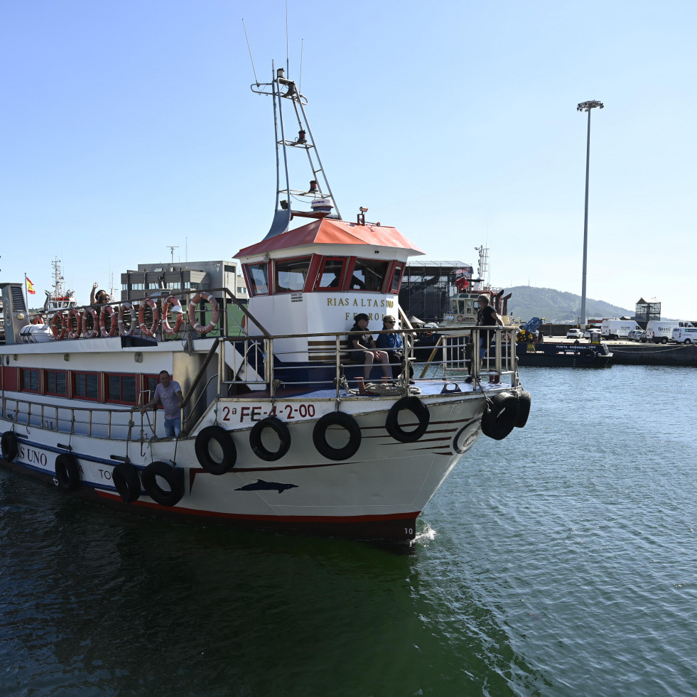 Un paseo literario en barco para celebrar el Día del Turismo en Ferrol