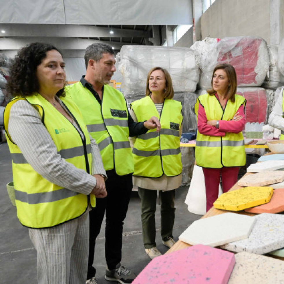 La Xunta destina ayudas para apoyar iniciativas vinculadas al tratamiento de residuos textiles en Galicia