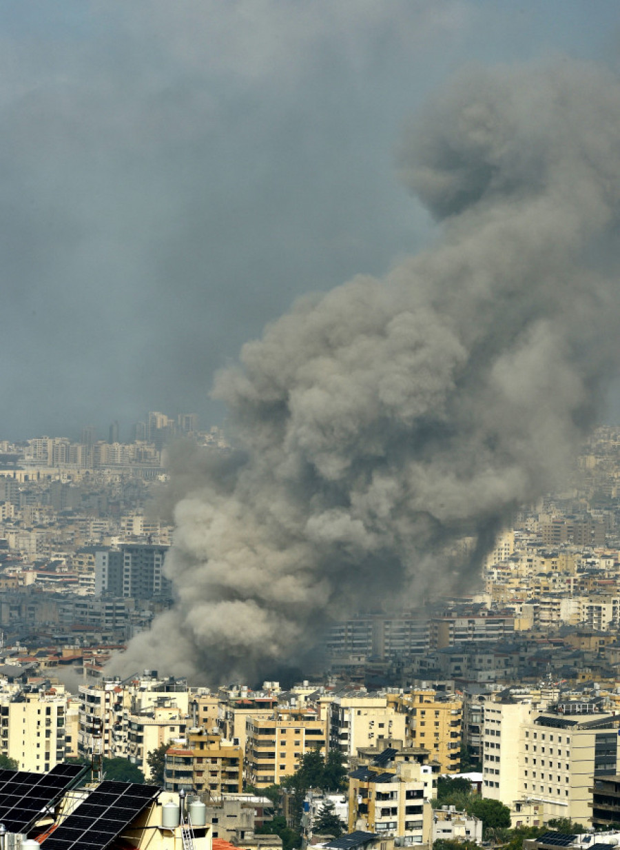 Cientos de personas acampan en las calles de Beirut tras huir de los ataques israelíes