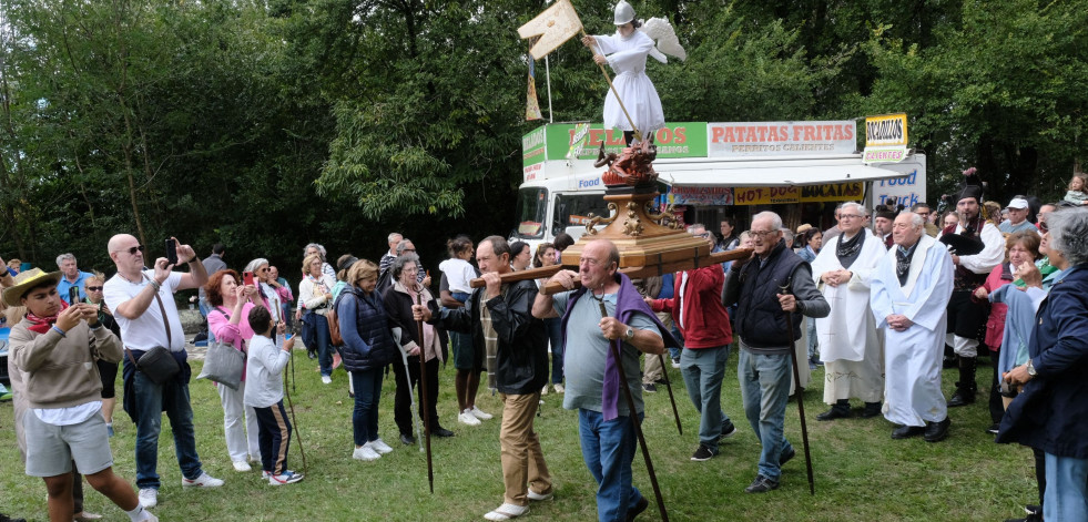 Los romeros de Pontedeume subieron a Breamo para decir adiós a las fiestas del verano