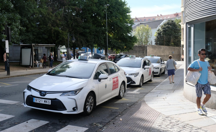 Quejas por la falta de taxis en Ferrolterra durante la noche