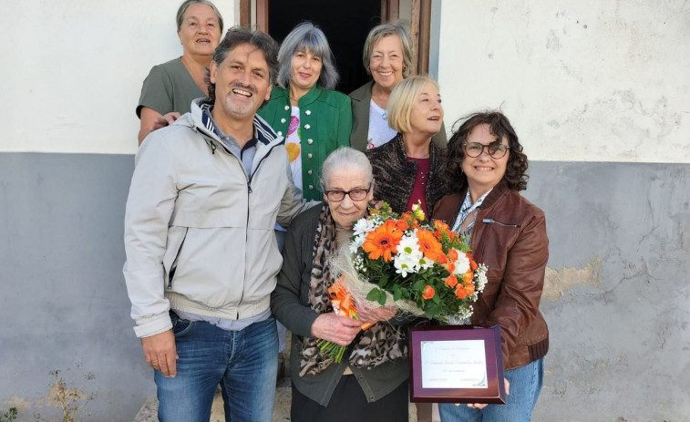 Reconocimiento del Concello de Ortigueira a su nueva vecina centenaria