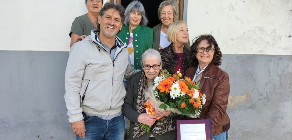 Reconocimiento del Concello de Ortigueira a su nueva vecina centenaria