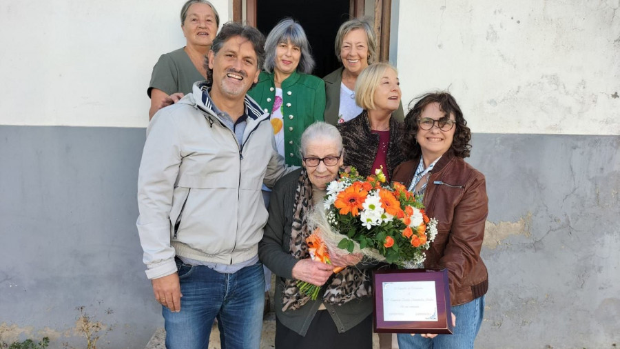 Reconocimiento del Concello de Ortigueira a su nueva vecina centenaria