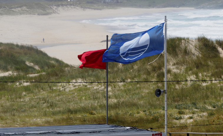 Adeac insta al Concello a “subsanar” deficiencias en las playas de bandera azul