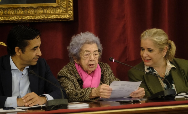 Los mayores toman el bastón de mando en Ferrol: así fue el pleno que comandaron en el Palacio Municipal