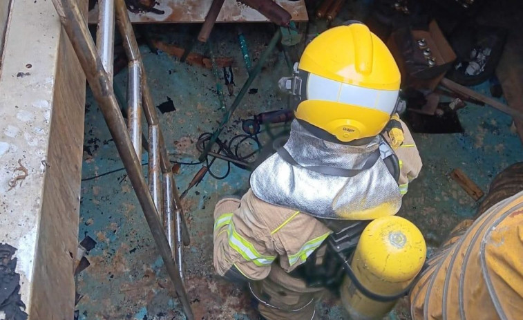 Dos heridos graves por quemaduras tras un accidente en el astillero de Blascar en A Graña