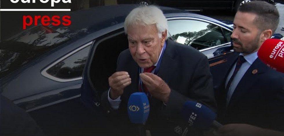 Felipe González asegura no haber escuchado los audios entre Juan Carlos I y Bárbara Rey