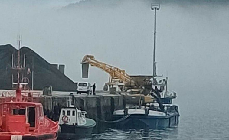 Os traballos de dragado en dúas zonas do porto cariñés comezarán o vindeiro luns