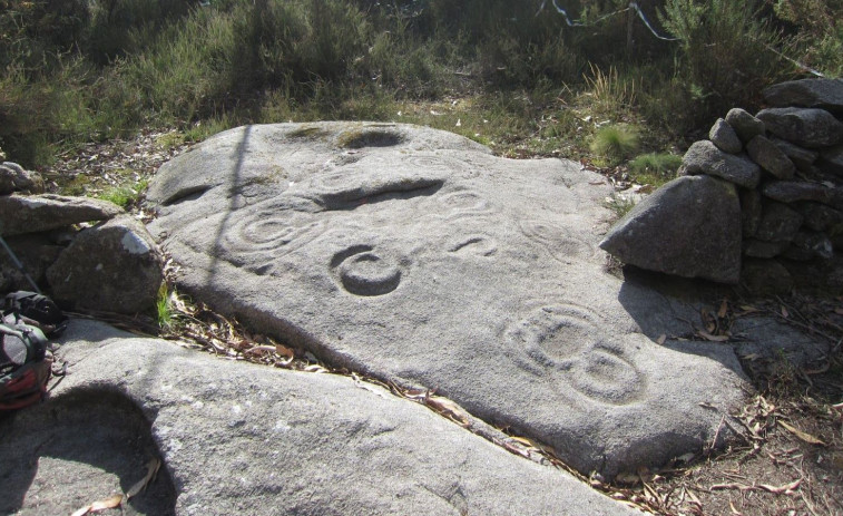 Petroglifos en Monfero: un viaje a través del tiempo tallado en piedra