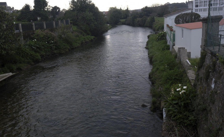 Vecinos afectados por las riadas de Neda urgen la eliminación de las presas