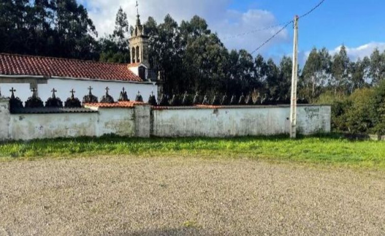 Cabanas mejorará el aparcamiento de la iglesia de Soaserra por 35.000 euros