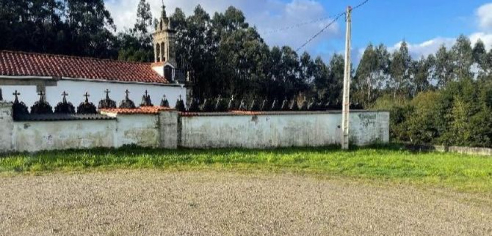 Cabanas mejorará el aparcamiento de la iglesia de Soaserra por 35.000 euros