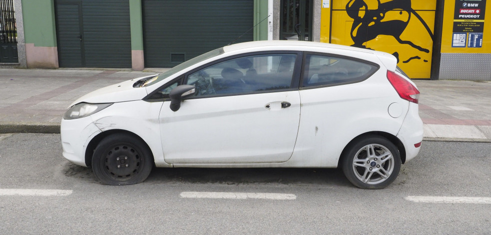 Narón ordenará la retirada de 14 coches abandonados en la vía pública y en el depósito