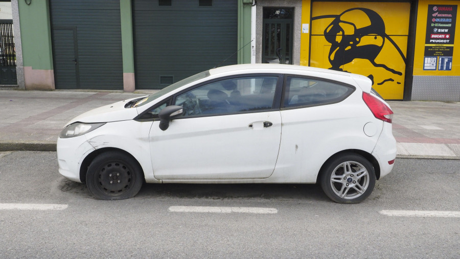 Narón ordenará la retirada de 14 coches abandonados en la vía pública y en el depósito