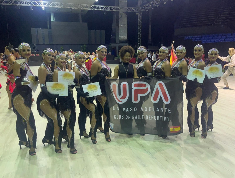 El equipo de danza coreográfica de Narón Revolution Upa ya es campeón de Europa