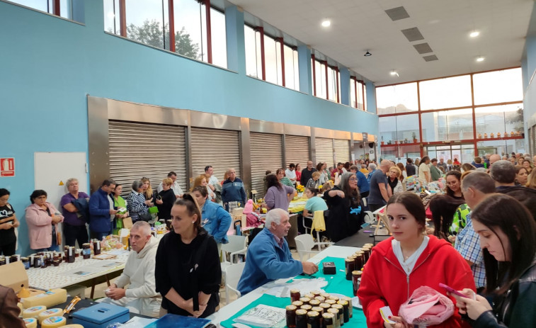 Exaltación de lo local en la primera Feira do Mel de Cariño