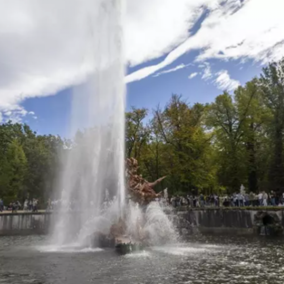 La fuente de Andrómeda del Palacio Real de La Granja se enciende por primera vez en 80 años