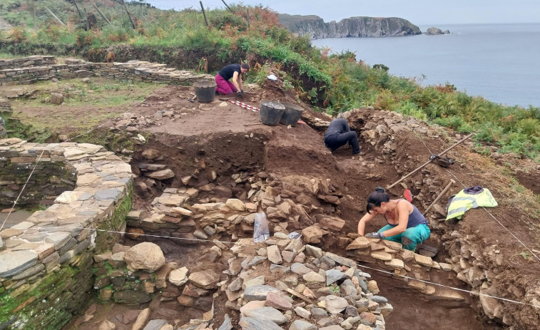 Nueva campaña de excavación en la zona de las estructuras más antiguas de Castro Sarridal