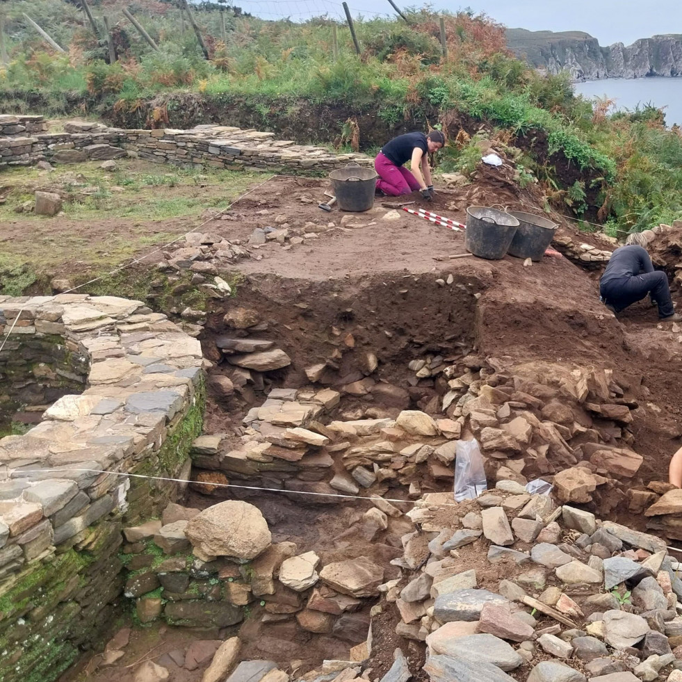 Nueva campaña de excavación en la zona de las estructuras más antiguas de Castro Sarridal