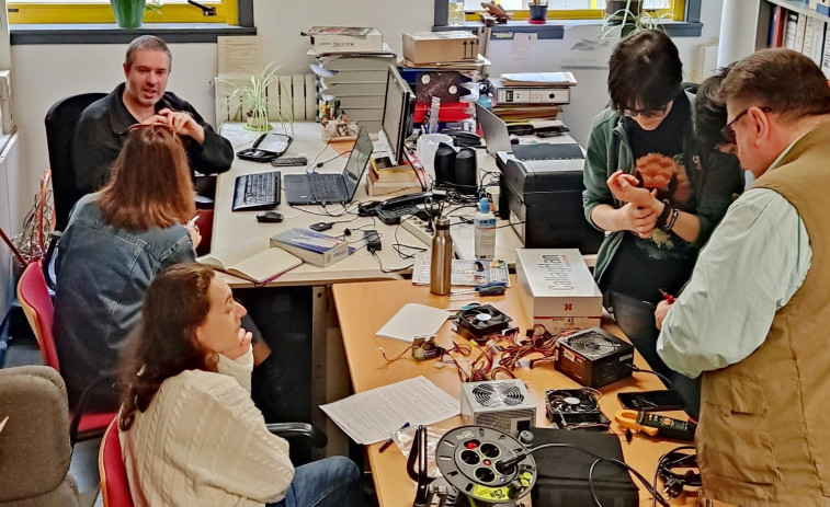 La ESF propone un “Repair Café” para arreglar ordenadores y bicicletas en Ferrol con destino a ONG's