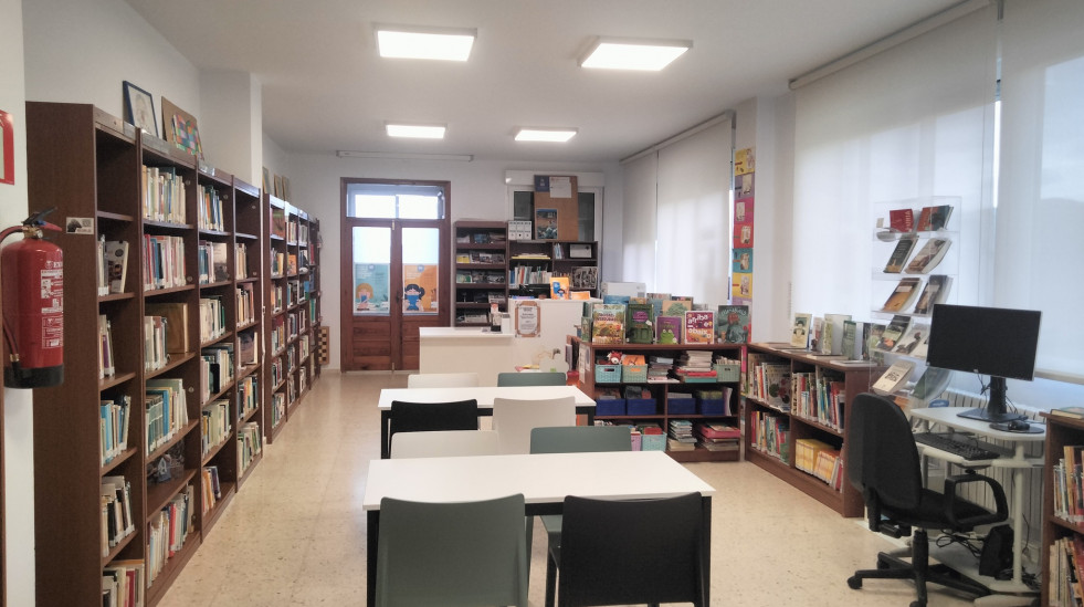 O público familiar celebra o Día das Bibliotecas en Mañón