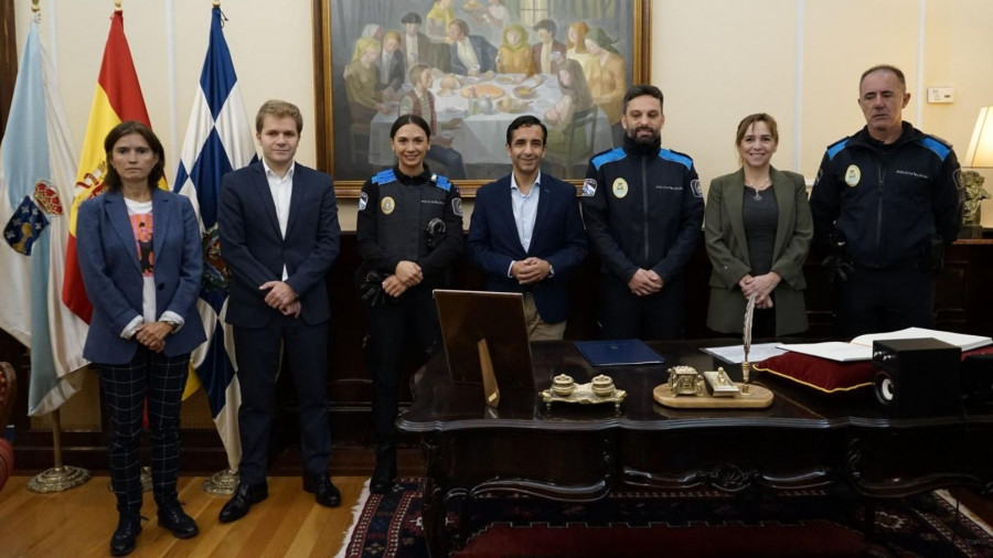 Cinco nuevos agentes de la Policía Local se suman a las plantillas de Ferrol y Narón