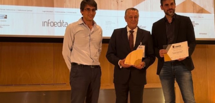 El sector de la madera premia  a Cesuga por su aportación a la formación de profesionales