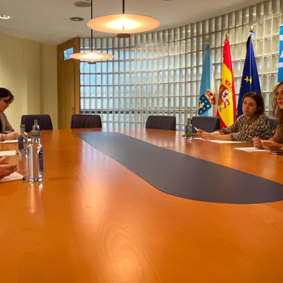 Asfedro presenta a la delegada territorial el futuro proyecto de renovación de su servicio