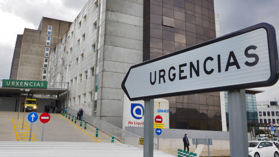 Un joven se cae de madrugada en Ferrol a un patio interior desde unos 3 metros de altura