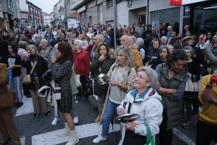 Protesta multitudinaria en Mugardos: "Los vecinos no necesitan explicaciones, necesitan soluciones”