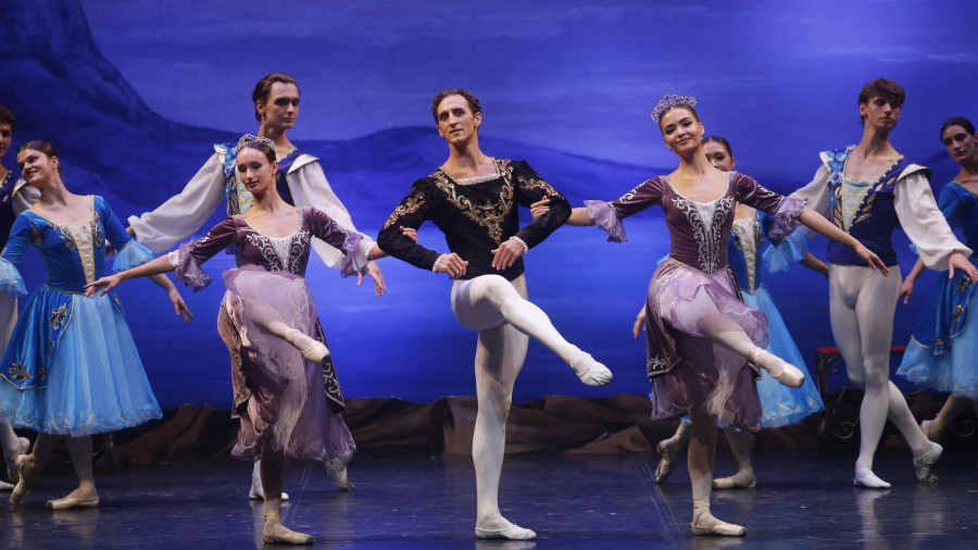 El Ballet de Kiev se luce en el Auditorio de Ferrol con la clásica historia de “El lago de los cisnes”